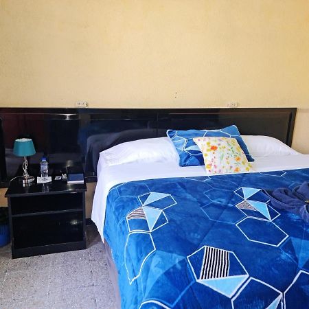 קצאלטננגו Hotel Kasa Kamelot Las Rosas מראה חיצוני תמונה